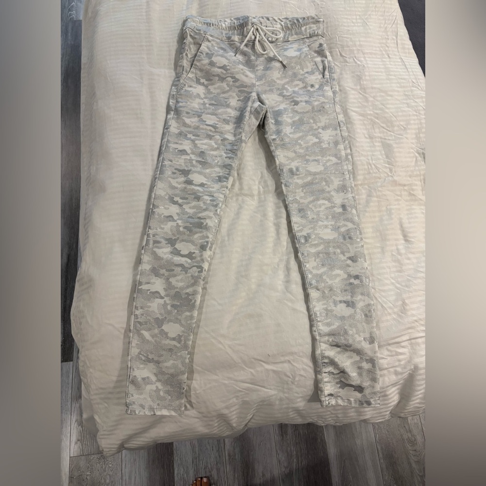 Bevy Flog Sheli Drawstring Jogger White Silver Camo Size 25 BNWT